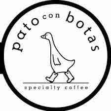 PATO CON BOTAS 16